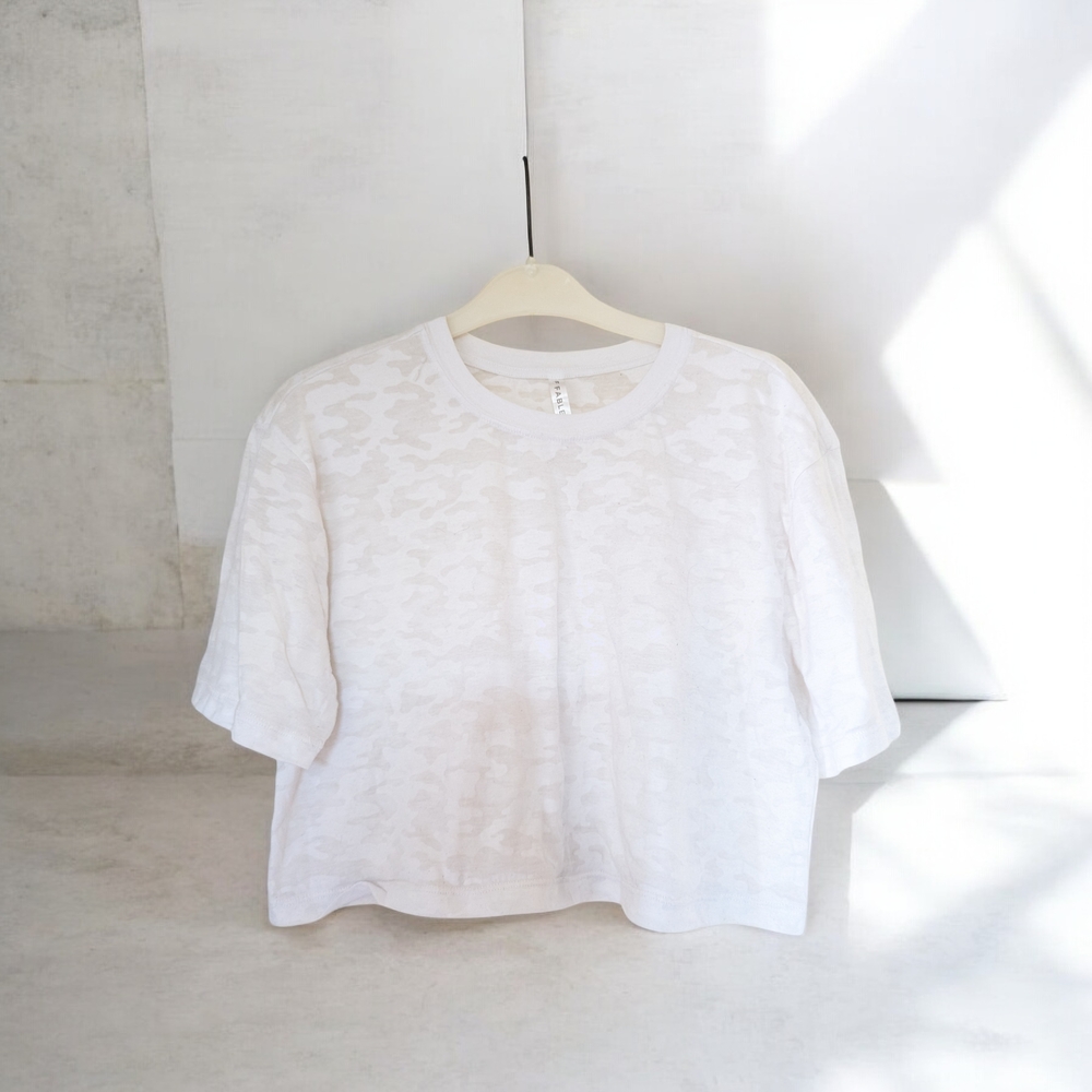Fabletics Cropped White Short Sleeve Tee - M